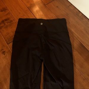 Lululemon black capri leggings